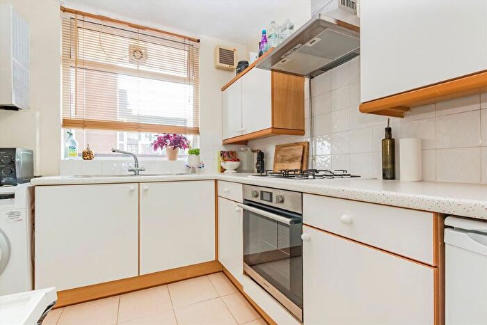 1 Bedroom Flat To Rent In Upper Richmond Road, Putney, SW15