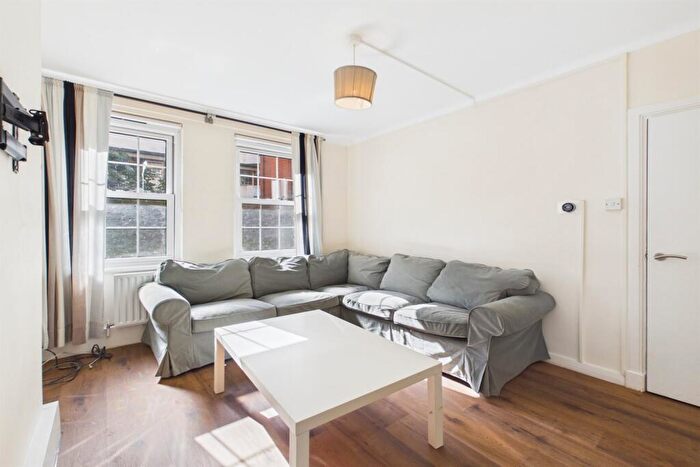3 Bedroom Flat To Rent In Burns House, Doddington Grove, Southwark, London, SE17