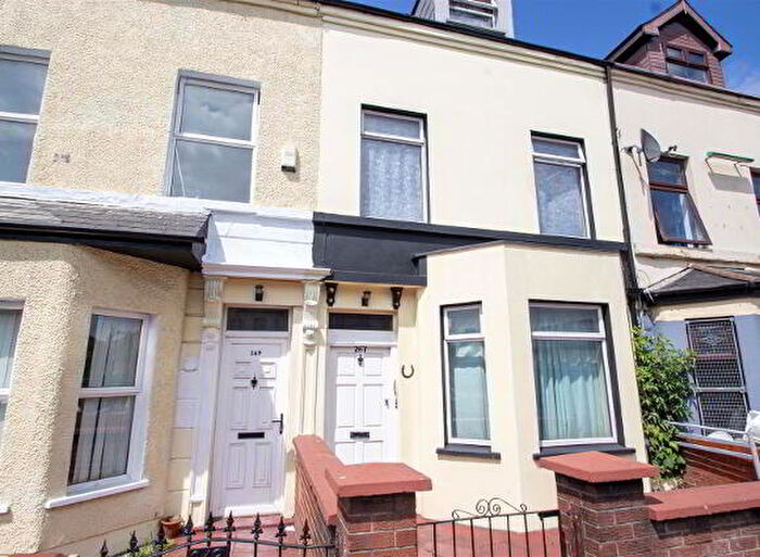 4 Bedroom TownHouse For Sale In Self Contained Apts And Double Bedroom, &a Falls Road, Belfast, BT12
