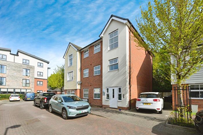 2 Bedroom Flat For Sale In Plaxton Way, Ware, SG12