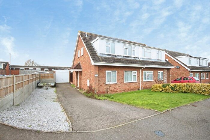 3 Bedroom Semi Detached House For Sale In Severn Close, Leamington Spa, Warwickshire, CV32