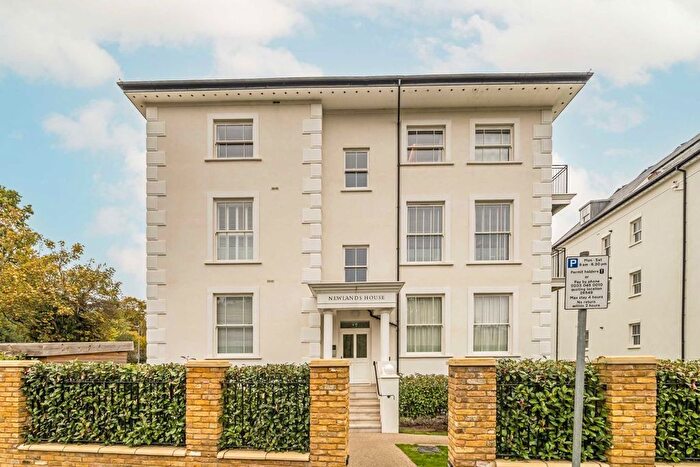 2 Bedroom Flat For Sale In Oak Hill Road, Surbiton, KT6