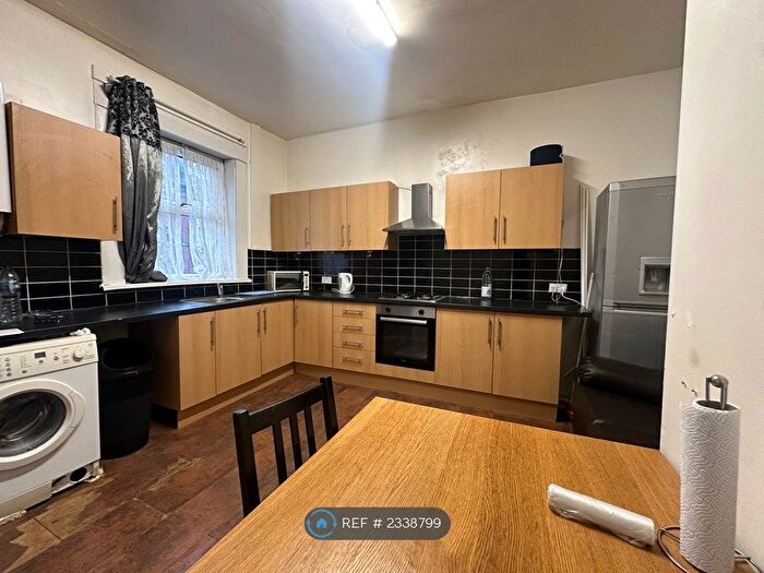 4 Bedroom Terraced House To Rent In Quarry Street, Leeds, LS6