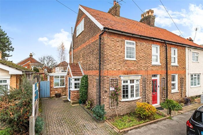 3 Bedroom End Of Terrace House To Rent In Addlestone, Surrey, KT15