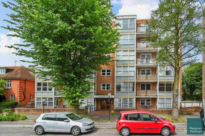 2 Bedroom Flat To Rent In The Drive, Hove, BN3