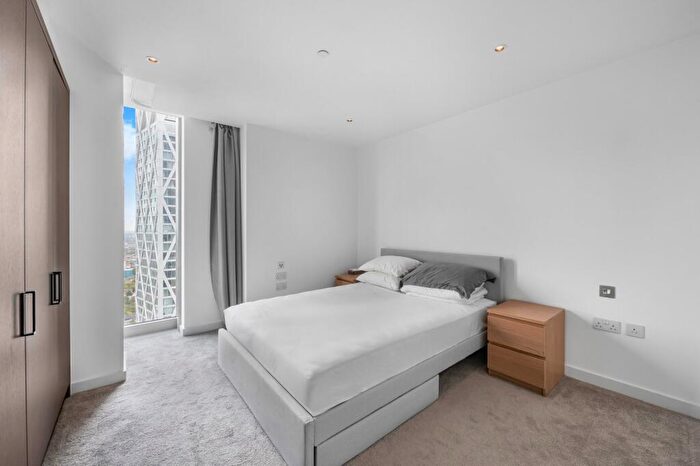 2 Bedroom Flat For Sale In Marsh Wall, Millwall, E14