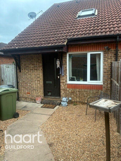 1 Bedroom End Of Terrace House To Rent In Colburn Crescent, Guildford, GU4