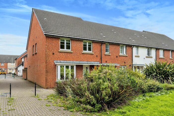 4 Bedroom House To Rent In New Cut Road, Swansea, SA1