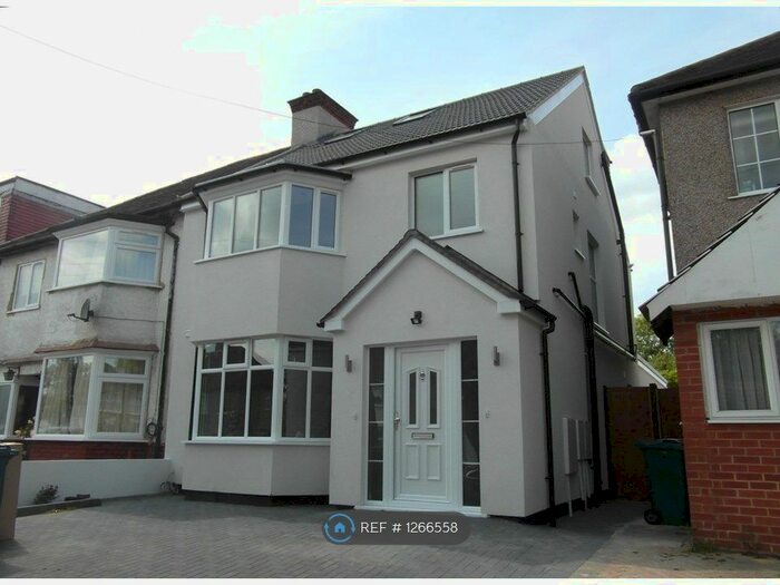 2 Bedroom Flat To Rent In Headstone Lane, Harrow HA2