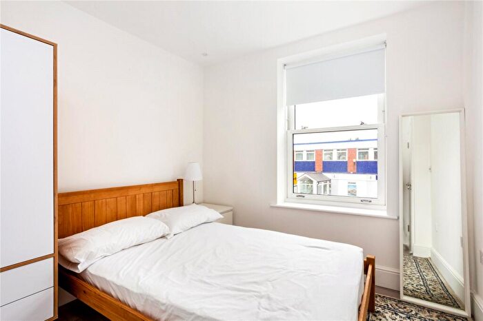 2 Bedroom Apartment To Rent In City Road, Winchester, Hampshire, SO23