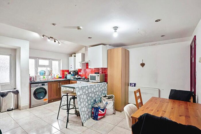5 Bedroom End Of Terrace House For Sale In Asland Road, London, E15