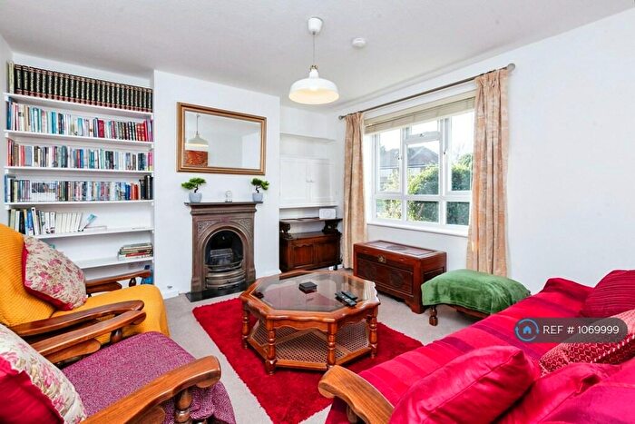 3 Bedroom Semi-Detached House To Rent In Fairlight Avenue, Windsor, SL4