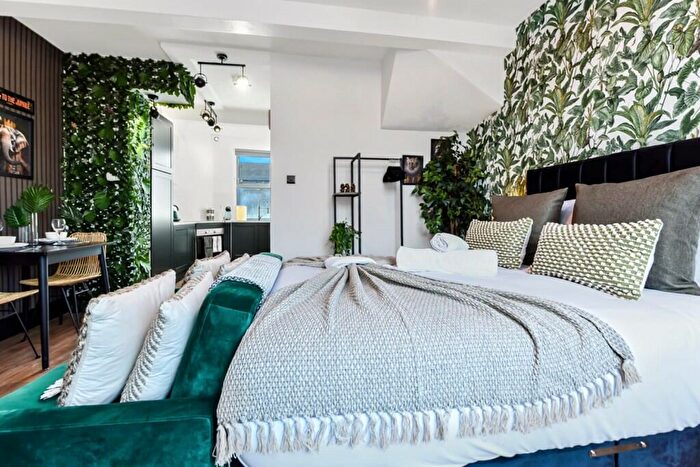 Studio To Rent In Wightman Road, London, N8