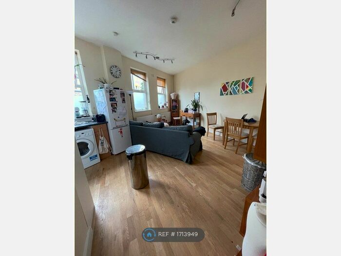 2 Bedroom Flat To Rent In Southfield Road, London, W4