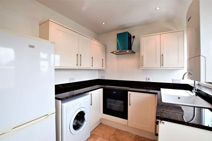 2 Bedroom Flat To Rent In Hamm Moor Lane, Addlestone, KT15