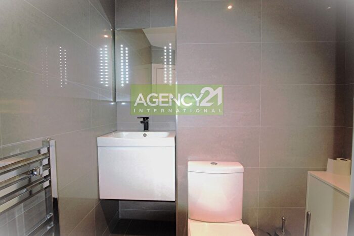 2 Bedroom Flat For Sale In Crewdson Rd, London, SW9