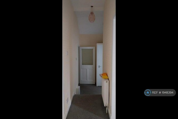 3 Bedroom Flat To Rent In Gifford Drive, Glasgow, G52