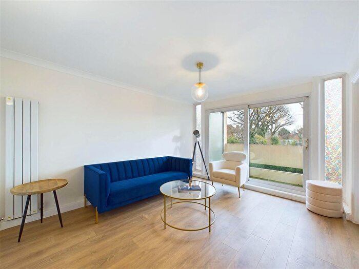 3 Bedroom Flat To Rent In Bloomsbury Close, London, W5