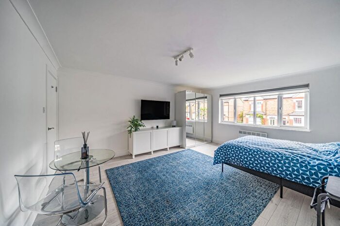Studio For Sale In Potters Road, Sheridan Lodge, EN5