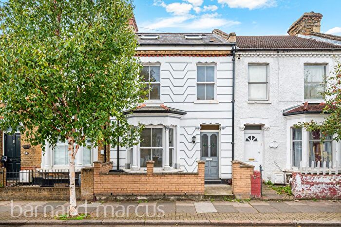 5 Bedroom Property To Rent In Graveney Road, London, SW17