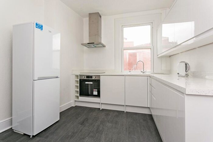 1 Bedroom Flat To Rent In Peascod Street Windsor, SL4
