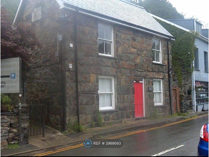 3 Bedroom Semi-Detached House To Rent In Caernarfon Road, Caernarfon, LL55