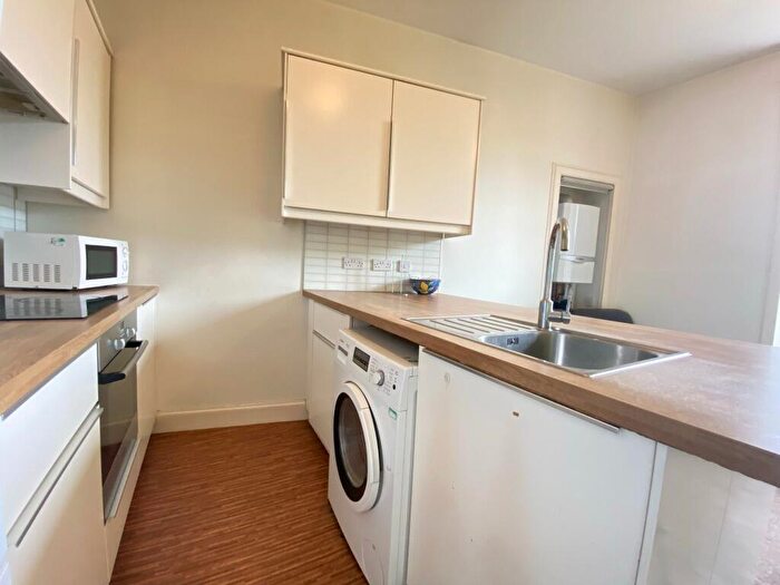 4 Bedroom Flat To Rent In *Clerk Street, Newington, Edinburgh, EH8