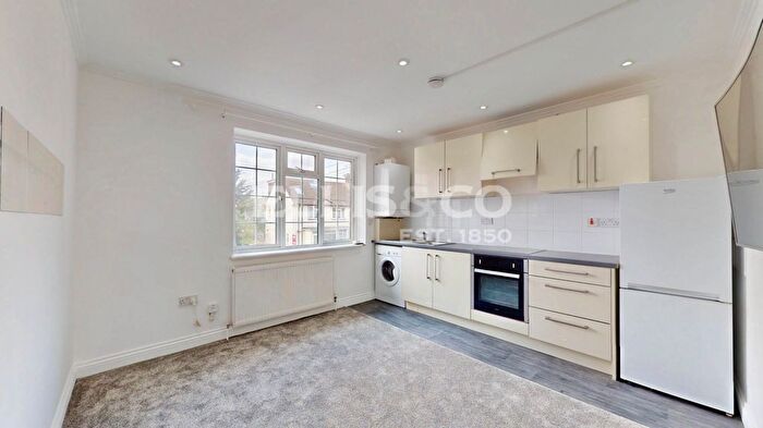 1 Bedroom Flat To Rent In Thorn Close, Northolt, UB5