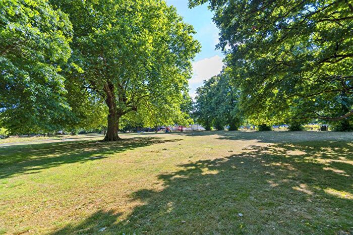 2 Bedroom Apartment To Rent In Lower Ham Road, Kingston Upon Thames, KT2