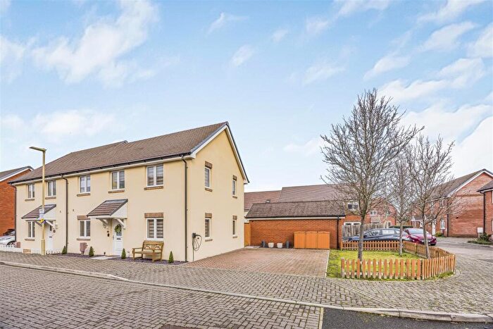 3 Bedroom Semi Detached House For Sale In Longcroft Way, Havant, PO9