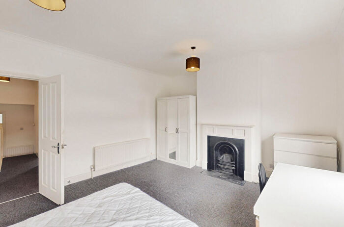 2 Bedroom Apartment To Rent In Lower Bristol Road, BA2