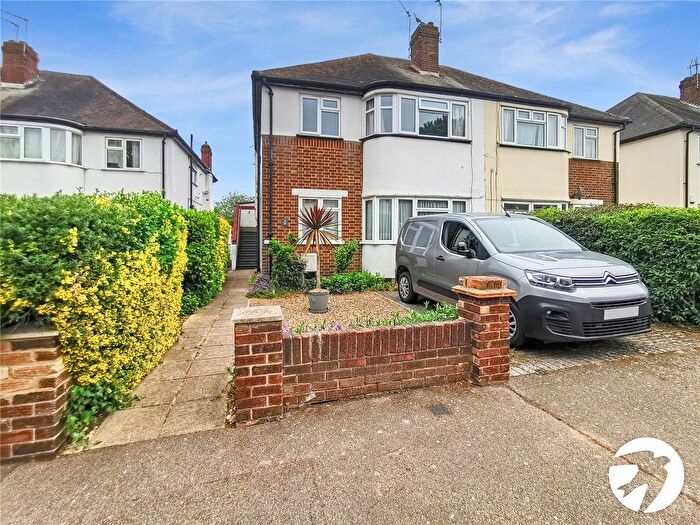 2 Bedroom Maisonette To Rent In Russell Close, Bexleyheath, DA7