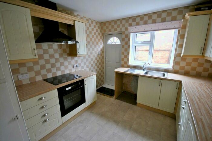 2 Bedroom Detached Bungalow For Sale In The Nook, Vicar Lane, DN10