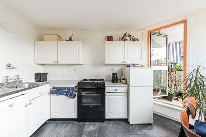 2 Bedroom Flat To Rent In Worlds End Estate, Chelsea, London, SW10