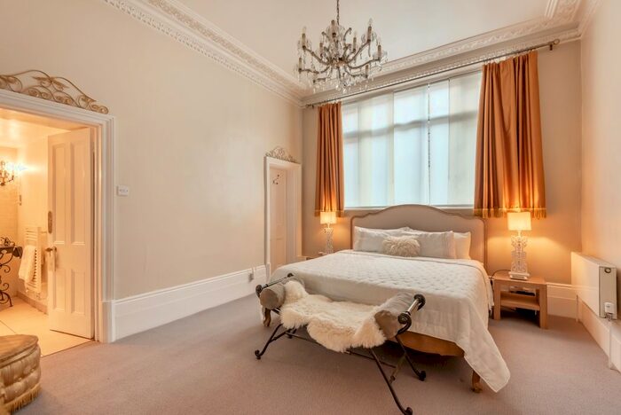 3 Bedroom Flat To Rent In North Common Road, London, W5