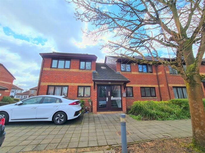 2 Bedroom Flat To Rent In Rossignol Gardens, Carshalton, SM5