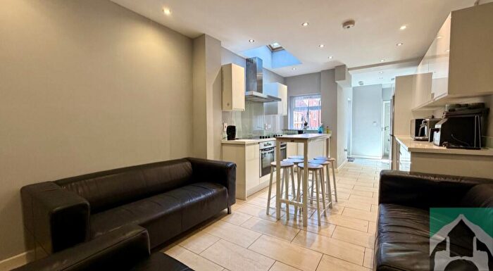 6 Bedroom Terraced House For Sale In Tiverton Road, Birmingham, B29