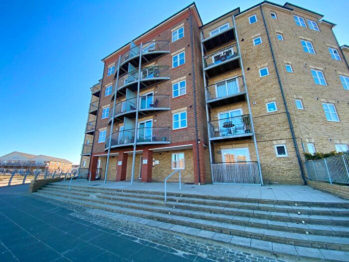 2 Bedroom Flat For Sale In Sussex Wharf, Shoreham-By-Sea, West Sussex, BN43
