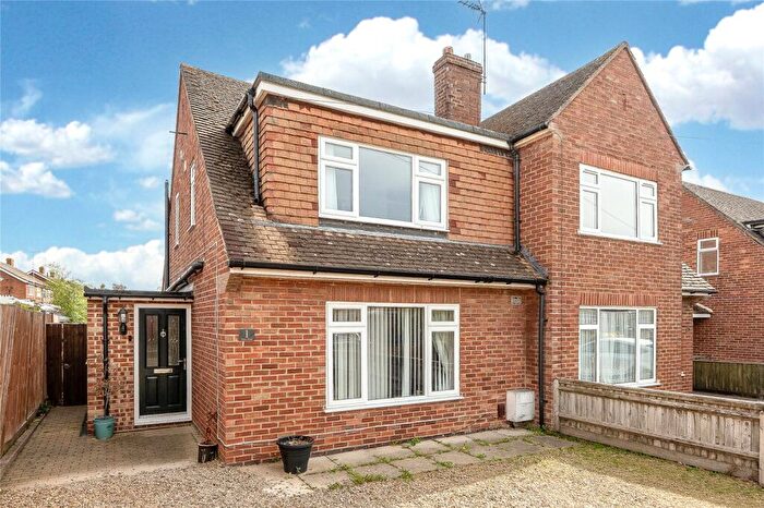 3 Bedroom Semi-Detached House For Sale In Morse Road, Didcot, Oxfordshire, OX11
