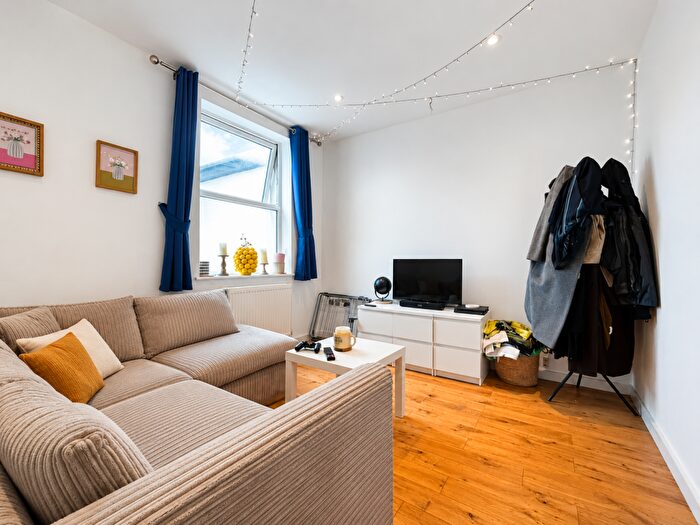 5 Bedroom Flat To Rent In Nunhead Lane, Peckham, SE15
