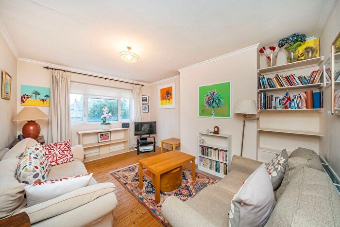 2 Bedroom Maisonette For Sale In Railway Side, Barnes, SW13