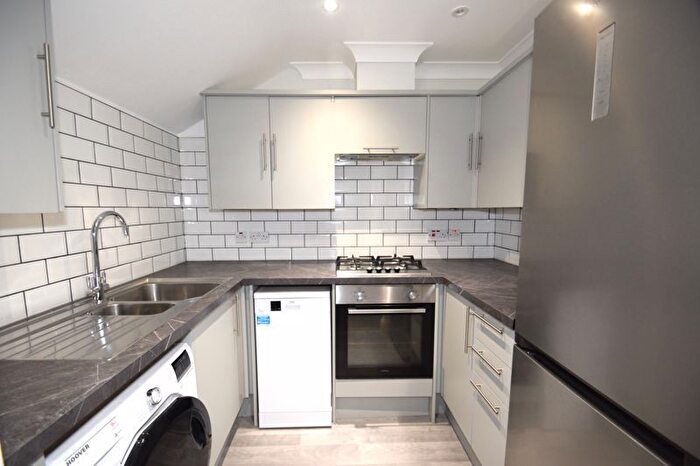 2 Bedroom Flat To Rent In Montague Road, London, SW19