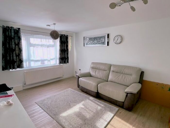 1 Bedroom Flat To Rent In Lewes Close, Northolt, UB5