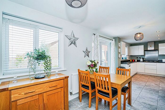 4 Bedroom Detached House For Sale In Tippler Drive, Stanley, Wakefield, WF3