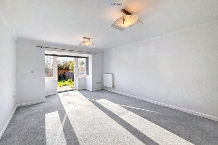 3 Bedroom Semi-Detached House To Rent In Hamble, SO31