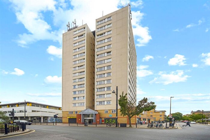2 Bedroom Flat For Sale In Roman Road, London, E2