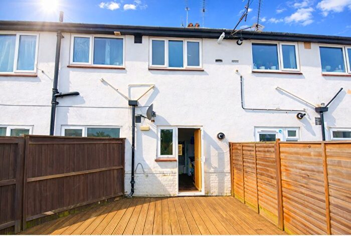 2 Bedroom Flat For Sale In Farnham Road, Slough, SL2