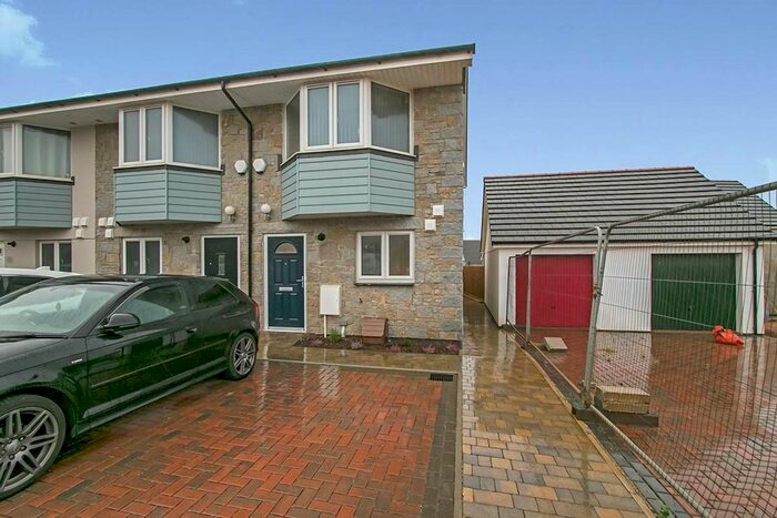 2 Bedroom End Of Terrace House To Rent In Hidderley Park, Camborne, Cornwall TR14