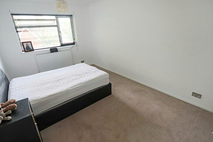 2 Bedroom Apartment For Sale In Tupwood Lane, Caterham, CR3