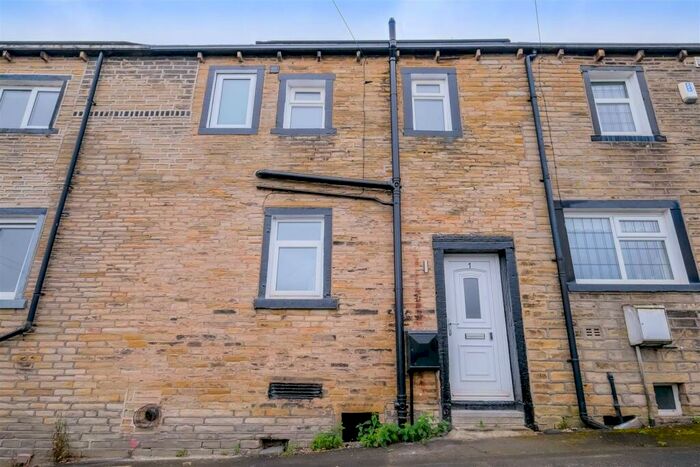2 Bedroom Cottage To Rent In Bramley Lane, Halifax, HX3